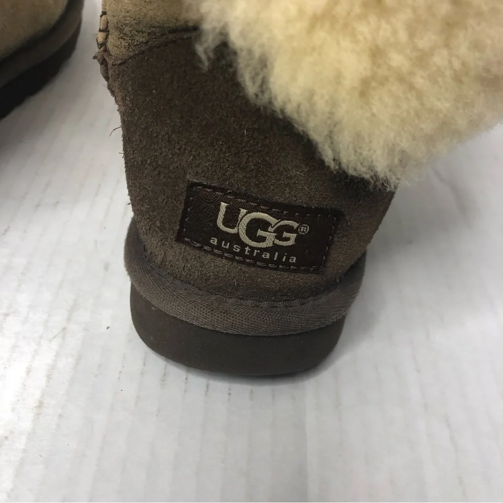 UGG AUSTRALIA Boots Size 5 Beige Bailey Button 5838 Womens Pull On Winter